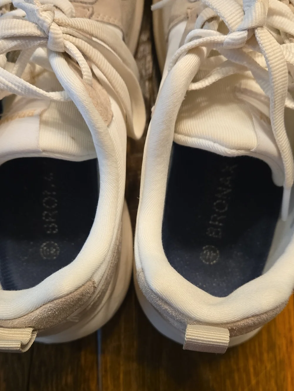 BRONAX 9W Women Wide Toe Box Athletic Casual Shoes Classic Design Sneakers